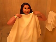 Chinese Mummy gets covered in cream